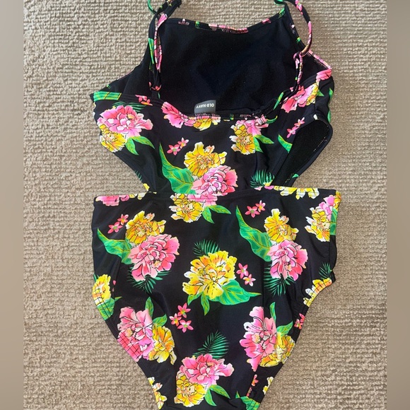 🦄6 Items for $20🦄 Girls onepiece swimsuit - Picture 2 of 4